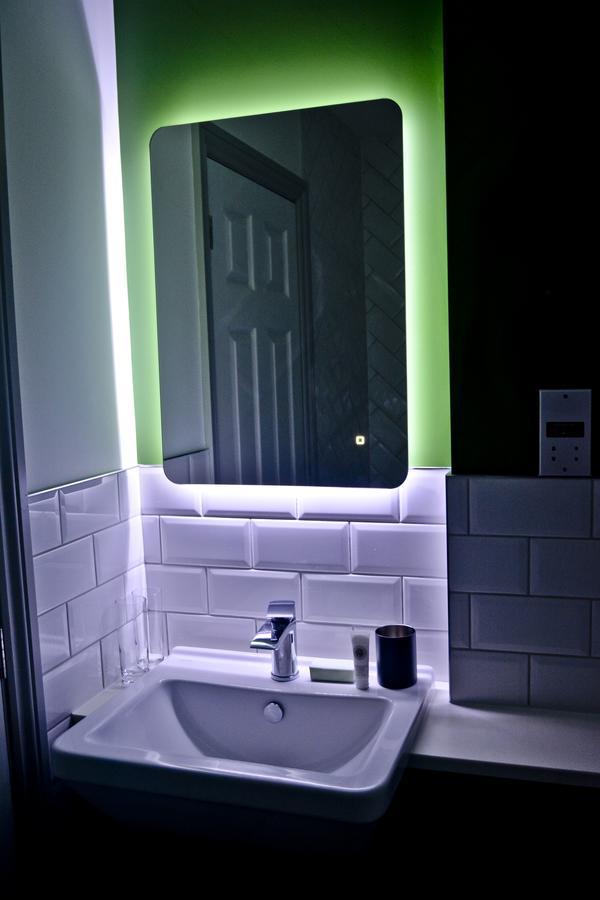 The Ugly Duckling Bed & Breakfast เทลฟอร์ด ภายนอก รูปภาพ