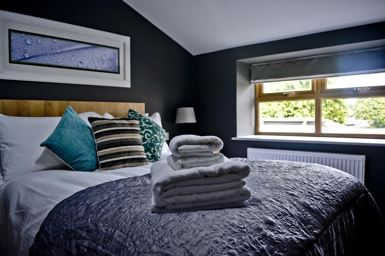 The Ugly Duckling Bed & Breakfast เทลฟอร์ด ภายนอก รูปภาพ